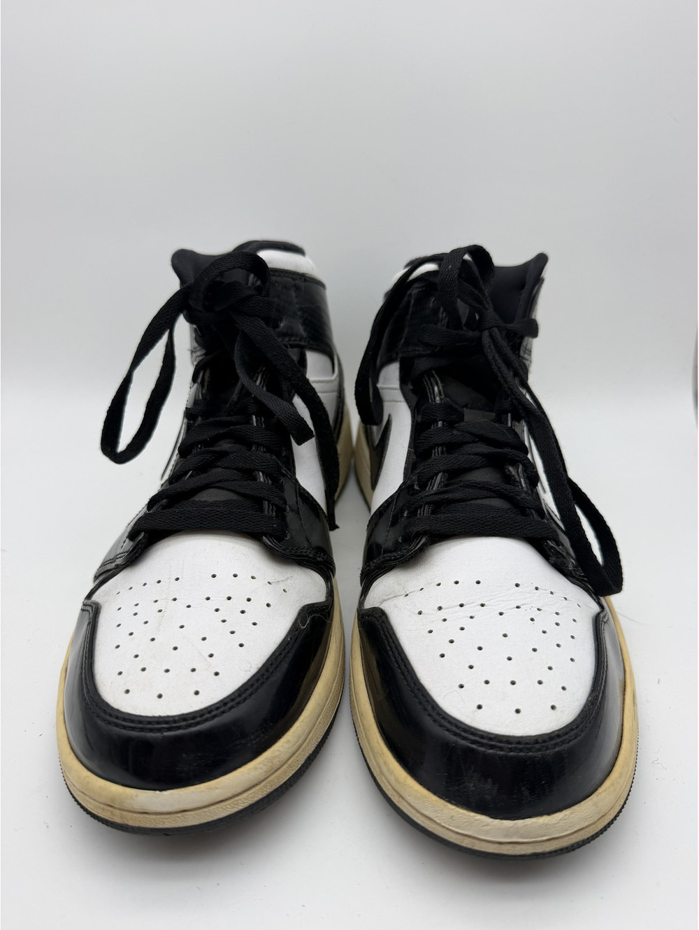 Nike Air Jordan 1 Retro High OG Black and White Sneakers Size 10.5